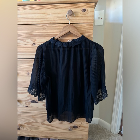 Aritzia blouse small - Picture 2 of 2